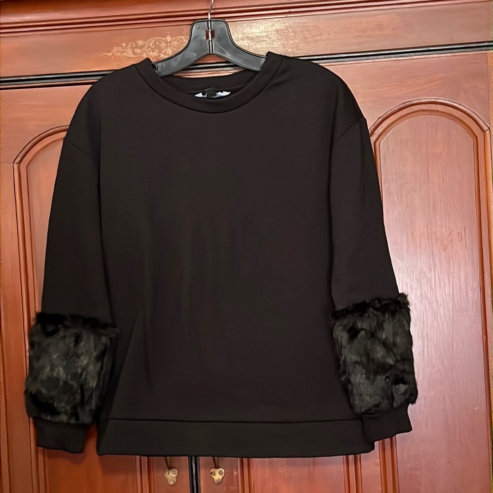 SV Verawang Black Faux Fur Trim Sweatshirt Size XS
